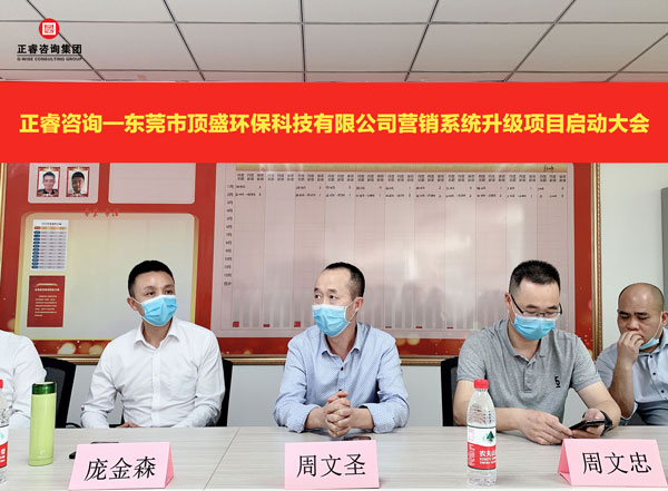 總經(jīng)理周文圣（左）、副總經(jīng)理周文忠（右）