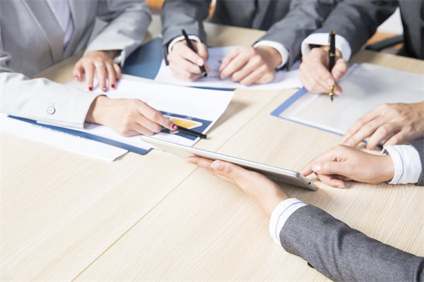 戰(zhàn)略咨詢，洞察行業(yè)先機(jī)，引領(lǐng)企業(yè)跨越式發(fā)展