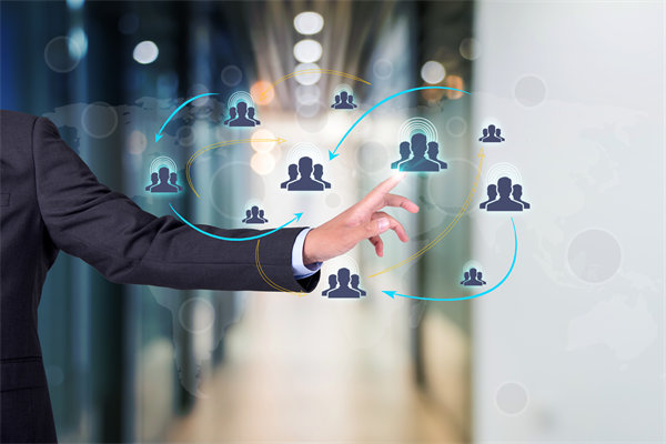 企業(yè)的戰(zhàn)略是精心設(shè)計(jì)的，還是臨機(jī)應(yīng)變的？