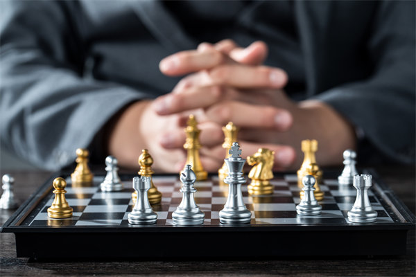 靈活調(diào)整企業(yè)戰(zhàn)略，應對市場變化實現(xiàn)穩(wěn)健發(fā)展