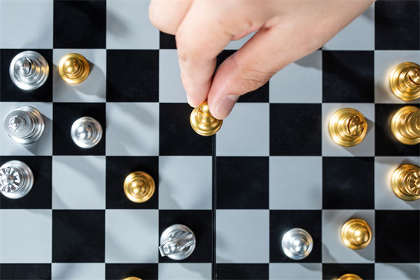 如何有效制定并執(zhí)行長(zhǎng)期戰(zhàn)略計(jì)劃以適應(yīng)市場(chǎng)變化？