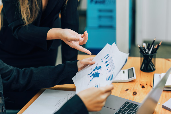 預(yù)算編制時，如何確保數(shù)據(jù)真實，避免信息失真問題？