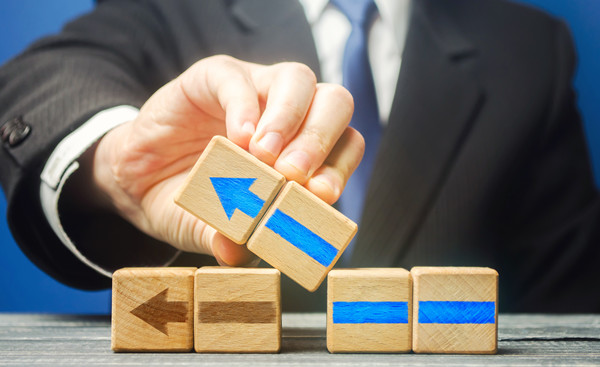 戰(zhàn)略迷茫，方向難尋，如何借戰(zhàn)略咨詢精準(zhǔn)定位企業(yè)航向？