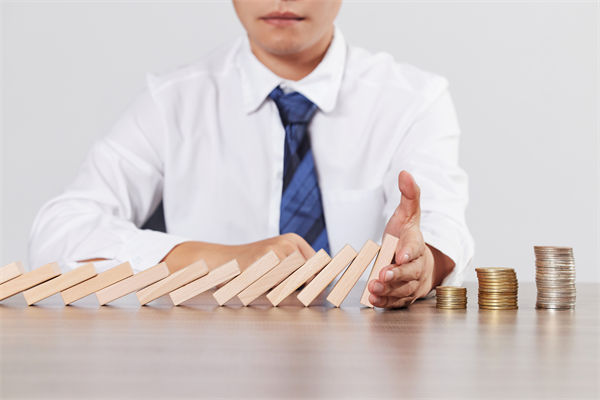 集團(tuán)風(fēng)險(xiǎn)管控薄弱，如何加強(qiáng)風(fēng)險(xiǎn)管理保障集團(tuán)運(yùn)營(yíng)？