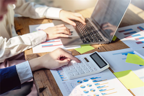 榴蓮價格暴跌50%，有人買了50箱，預算管理怎么看？