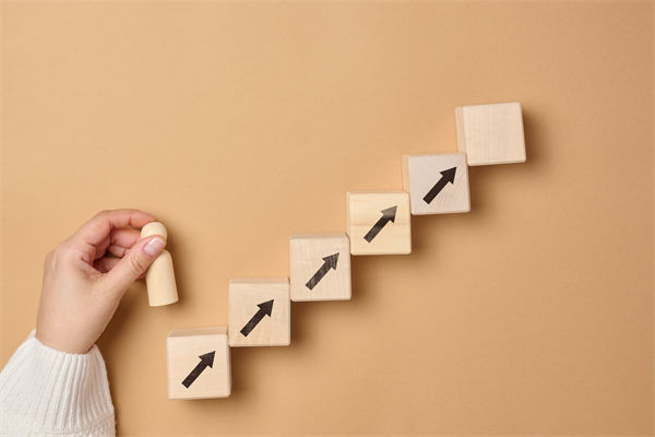 戰(zhàn)略目標(biāo)層層分解后，部門協(xié)同為何反成內(nèi)耗根源？